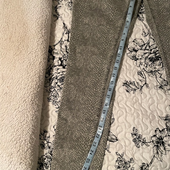 Mid rise snake print skinny jeans - Picture 3 of 6